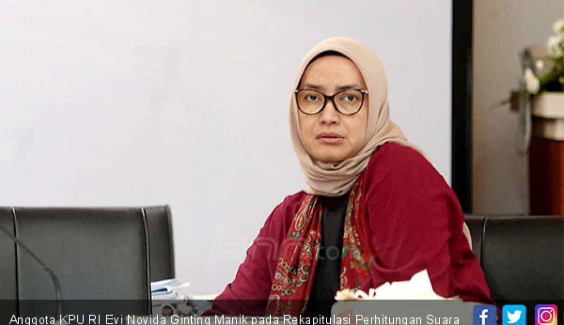 Anggota KPU RI Evi Novida Ginting Manik pada Rekapitulasi Perhitungan Suara Provinsi Bengkulu di Gedung KPU RI, Jakarta, Minggu (12/5). - JPNN.com