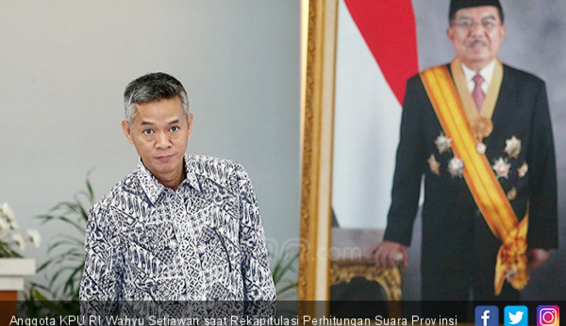 Anggota KPU RI Wahyu Setiawan saat Rekapitulasi Perhitungan Suara Provinsi Bengkulu di Gedung KPU RI, Jakarta, Minggu (12/5). - JPNN.com