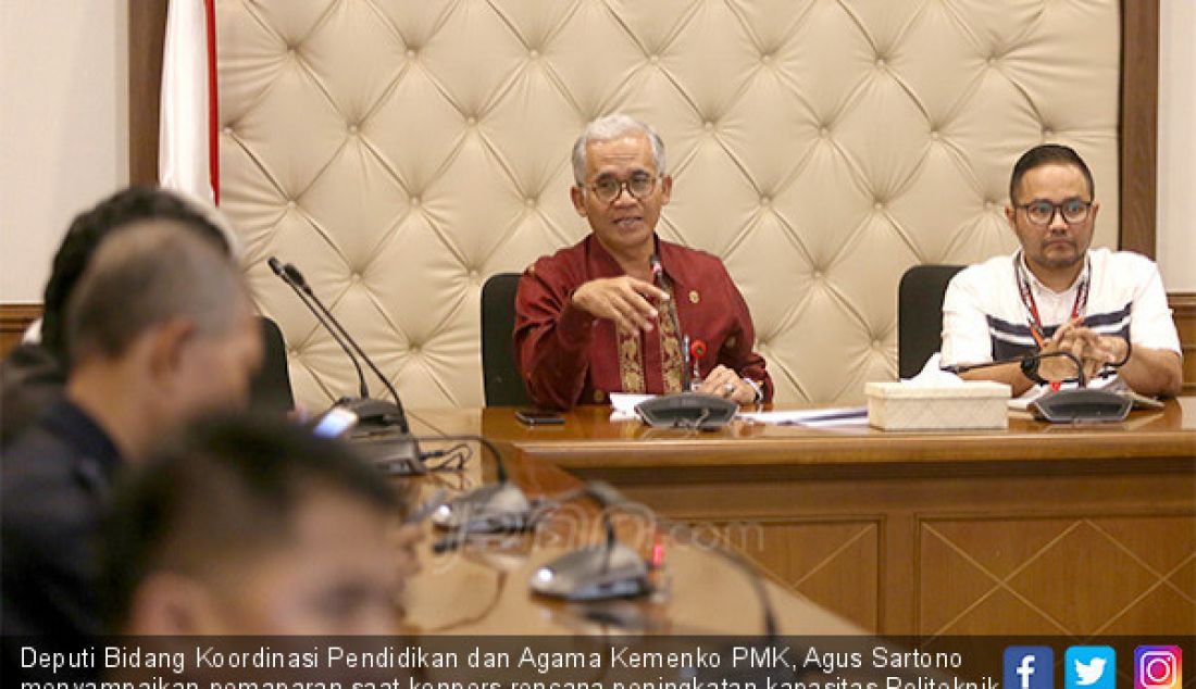 Deputi Bidang Koordinasi Pendidikan dan Agama Kemenko PMK, Agus Sartono menyampaikan pemaparan saat konpers rencana peningkatan kapasitas Politeknik pada periode 2020-2024, Jakarta, Senin (13/5). - JPNN.com