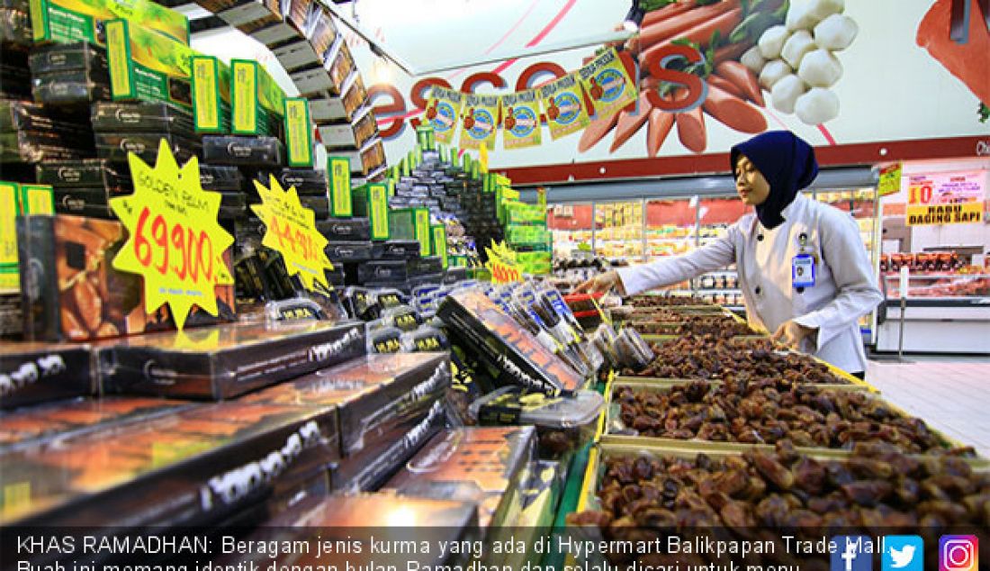 KHAS RAMADHAN: Beragam jenis kurma yang ada di Hypermart Balikpapan Trade Mall. Buah ini memang identik dengan bulan Ramadhan dan selalu dicari untuk menu berbuka puasa. - JPNN.com