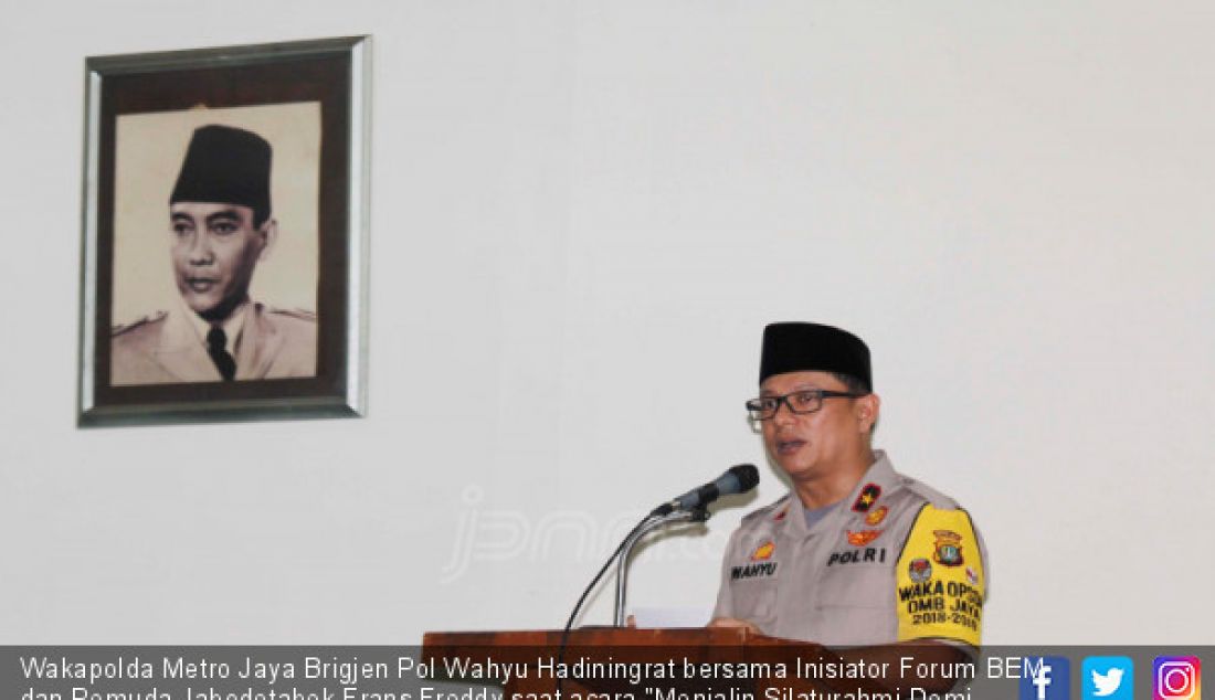 Wakapolda Metro Jaya Brigjen Pol Wahyu Hadiningrat bersama Inisiator Forum BEM dan Pemuda Jabodetabek Frans Freddy saat acara 