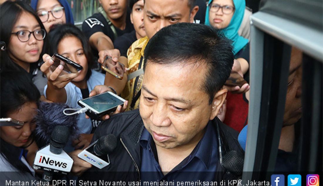 Mantan Ketua DPR RI Setya Novanto usai menjalani pemeriksaan di KPK, Jakarta, Selasa (14/5). Setnov diperiksa terkait sofyan basir. - JPNN.com