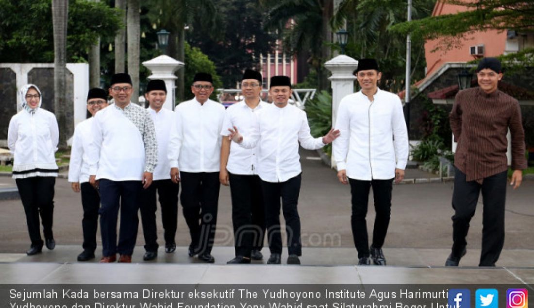 Sejumlah Kada bersama Direktur eksekutif The Yudhoyono Institute Agus Harimurti Yudhoyono dan Direktur Wahid Foundation Yeny Wahid saat Silaturahmi Bogor Untuk Indonesia di Museum Kepresidenan Balai Kirti, Bogor, Rabu (15/5). - JPNN.com