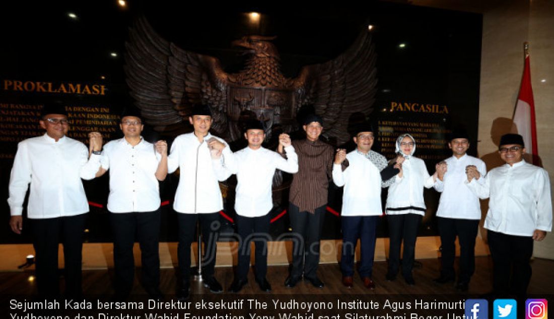 Sejumlah Kada bersama Direktur eksekutif The Yudhoyono Institute Agus Harimurti Yudhoyono dan Direktur Wahid Foundation Yeny Wahid saat Silaturahmi Bogor Untuk Indonesia di Museum Kepresidenan Balai Kirti, Bogor, Rabu (15/5). - JPNN.com