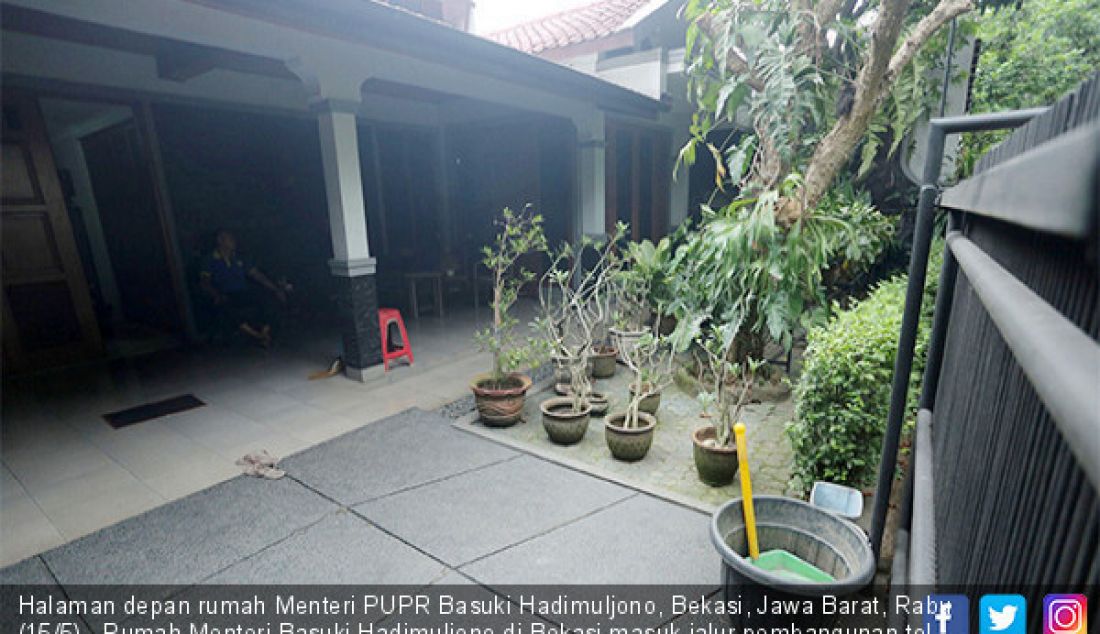 Halaman depan rumah Menteri PUPR Basuki Hadimuljono, Bekasi, Jawa Barat, Rabu (15/5). Rumah Menteri Basuki Hadimuljono di Bekasi masuk jalur pembangunan tol Bekasi–Cawang–Kampung Melayu (Becakayu). - JPNN.com