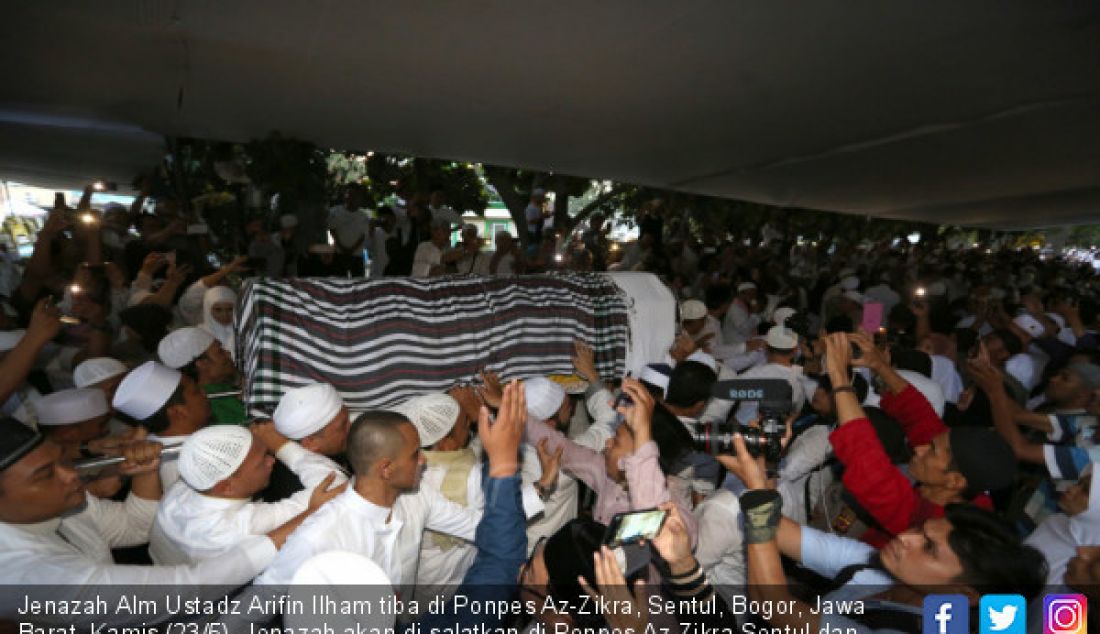 Jenazah Alm Ustadz Arifin Ilham tiba di Ponpes Az-Zikra, Sentul, Bogor, Jawa Barat, Kamis (23/5). Jenazah akan di salatkan di Ponpes Az-Zikra Sentul dan Gunung Sindur. - JPNN.com