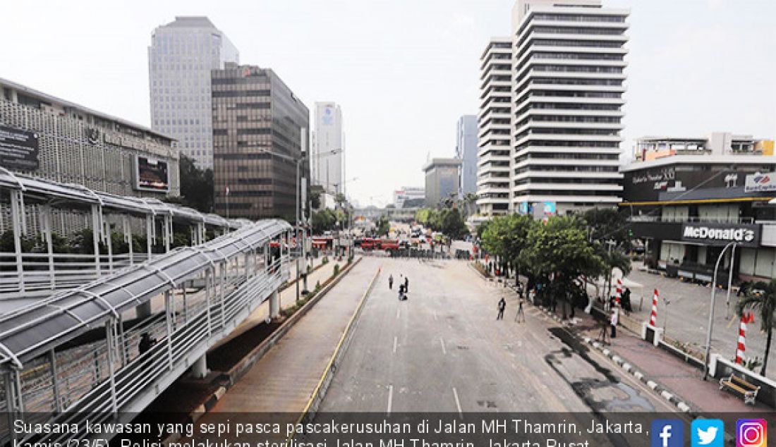 Suasana kawasan yang sepi pasca pascakerusuhan di Jalan MH Thamrin, Jakarta, Kamis (23/5). Polisi melakukan sterilisasi Jalan MH Thamrin, Jakarta Pusat, setelah kericuhan di depan kantor Bawaslu. - JPNN.com