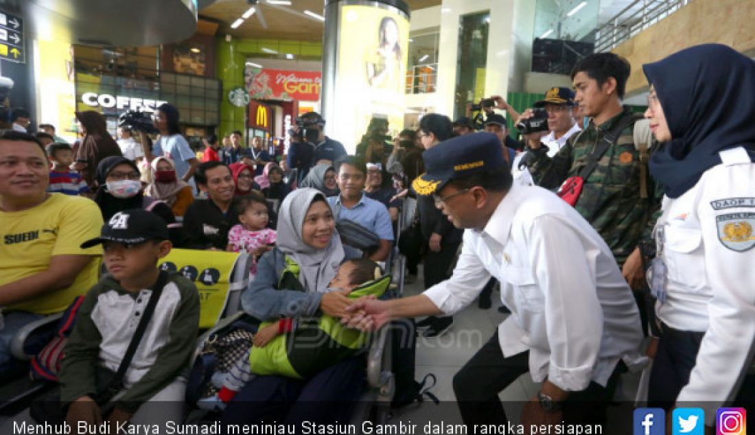Menhub Budi Karya Sumadi meninjau Stasiun Gambir dalam rangka persiapan menghadapi Angkutan Lebaran 2019, Jakarta, Minggu (26/5). - JPNN.com