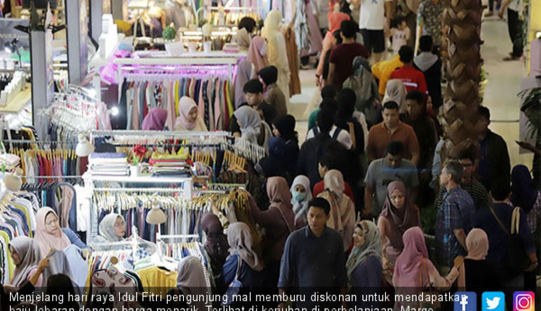 Menjelang hari raya Idul Fitri pengunjung mal memburu diskonan untuk mendapatkan baju lebaran dengan harga menarik. Terlihat di keriuhan di perbelanjaan Margo City, Depok, Sabtu (25/5). - JPNN.com