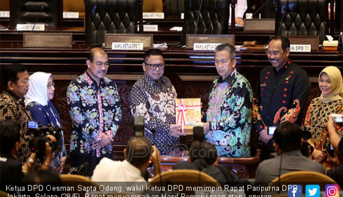 Ketua DPD Oesman Sapta Odang, wakil Ketua DPD memimpin Rapat Paripurna DPD, Jakarta, Selasa (28/5). Rapat menyampaikan Hasil Pemeriksaan atas Laporan Keuangan Pemerintah Pusat Tahun 2018 dan Ikhtiar hasil pemeriksaan semester II. - JPNN.com