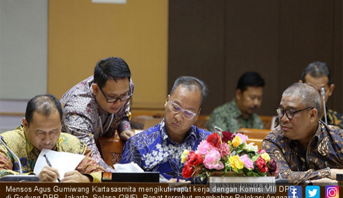 Mensos Agus Gumiwang Kartasasmita mengikuti rapat kerja dengan Komisi VIII DPR di Gedung DPR, Jakarta, Selasa (28/5). Rapat tersebut membahas Relokasi Anggaran TA 2019. - JPNN.com
