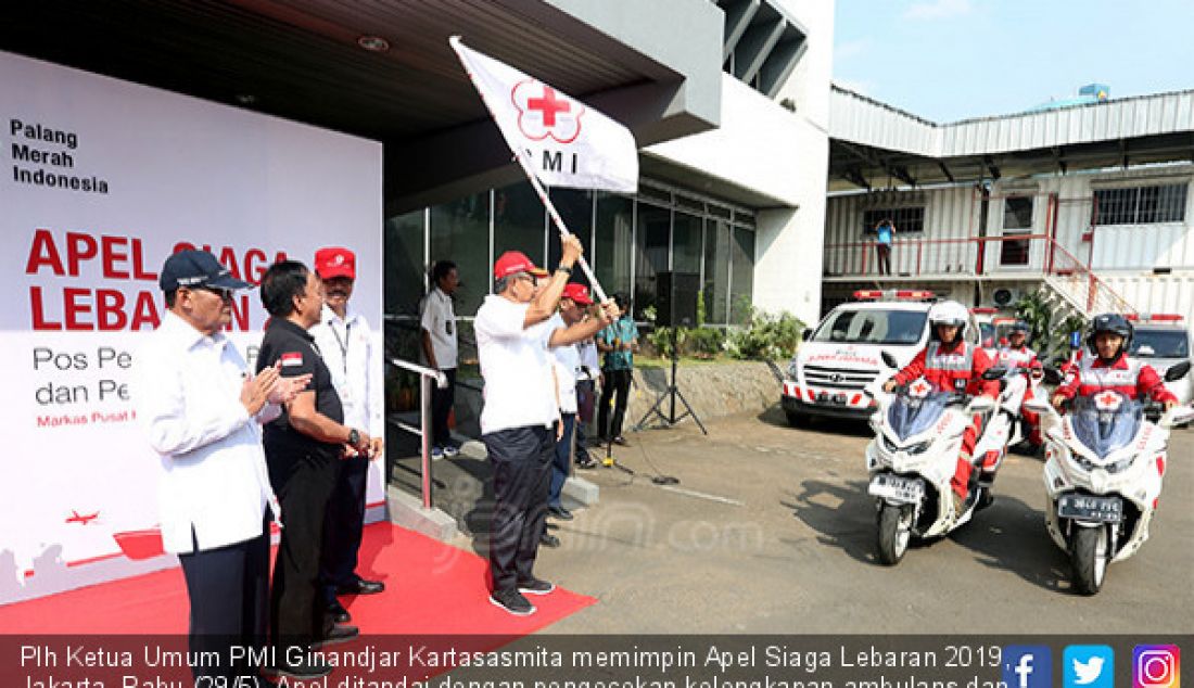 Plh Ketua Umum PMI Ginandjar Kartasasmita memimpin Apel Siaga Lebaran 2019, Jakarta, Rabu (29/5). Apel ditandai dengan pengecekan kelengkapan ambulans dan pelepasan 60 petugas Pertolongan Pertama (PP) beserta 15 unit ambulans. - JPNN.com