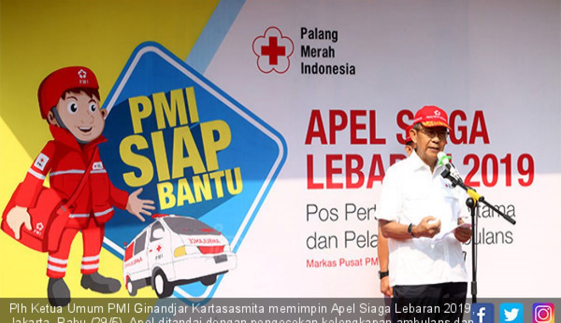 Plh Ketua Umum PMI Ginandjar Kartasasmita memimpin Apel Siaga Lebaran 2019, Jakarta, Rabu (29/5). Apel ditandai dengan pengecekan kelengkapan ambulans dan pelepasan 60 petugas Pertolongan Pertama (PP) beserta 15 unit ambulans - JPNN.com