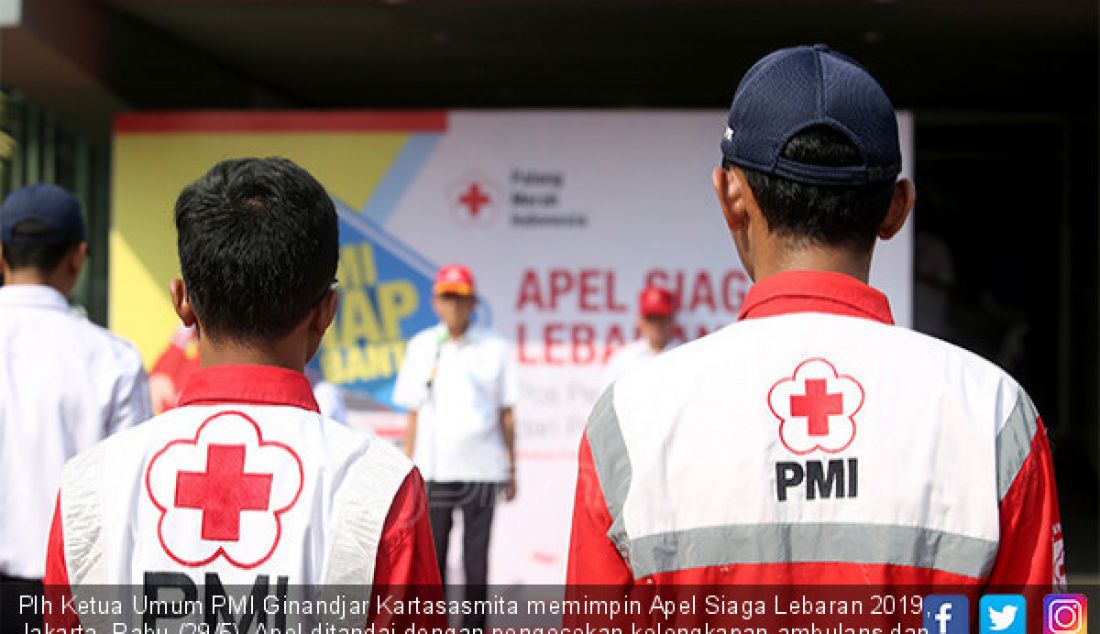 Plh Ketua Umum PMI Ginandjar Kartasasmita memimpin Apel Siaga Lebaran 2019, Jakarta, Rabu (29/5). Apel ditandai dengan pengecekan kelengkapan ambulans dan pelepasan 60 petugas Pertolongan Pertama (PP) beserta 15 unit ambulans. - JPNN.com