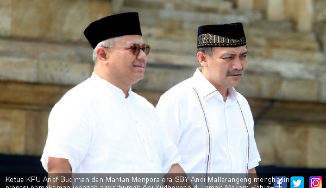 Ketua KPU Arief Budiman dan Mantan Menpora era SBY Andi Mallarangeng menghadiri prosesi pemakaman jenazah almarhumah Ani Yudhoyono di Taman Makam Pahlawan (TMP), Kalibata, Jakarta, Minggu (2/6). - JPNN.com