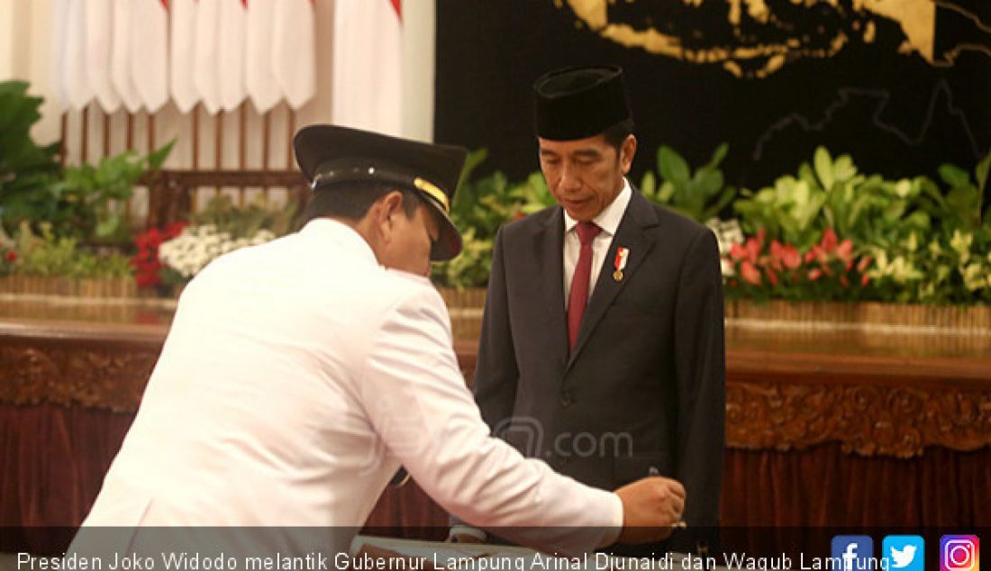 Presiden Joko Widodo melantik Gubernur Lampung Arinal Djunaidi dan Wagub Lampung Chusnunia Chalim di Istana Negara, Jakarta, Rabu (12/6). - JPNN.com