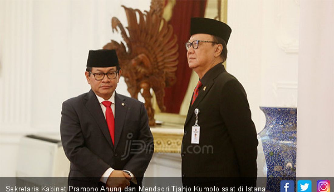 Sekretaris Kabinet Pramono Anung dan Mendagri Tjahjo Kumolo saat di Istana Negara, Jakarta. - JPNN.com