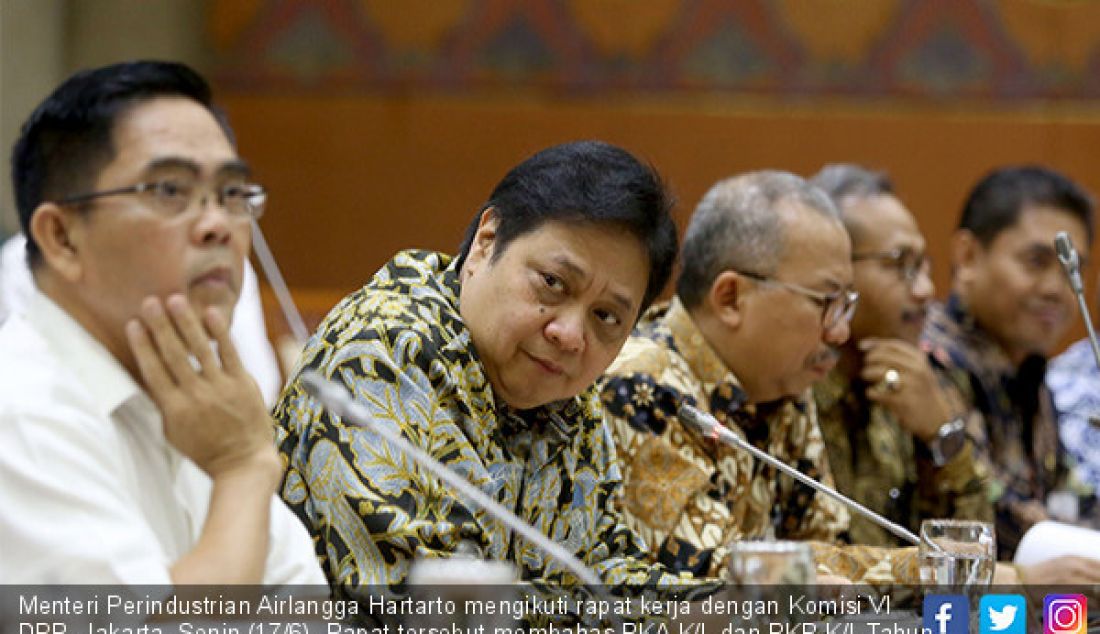 Menteri Perindustrian Airlangga Hartarto mengikuti rapat kerja dengan Komisi VI DPR, Jakarta, Senin (17/6). Rapat tersebut membahas RKA K/L dan RKP K/L Tahun 2020. - JPNN.com