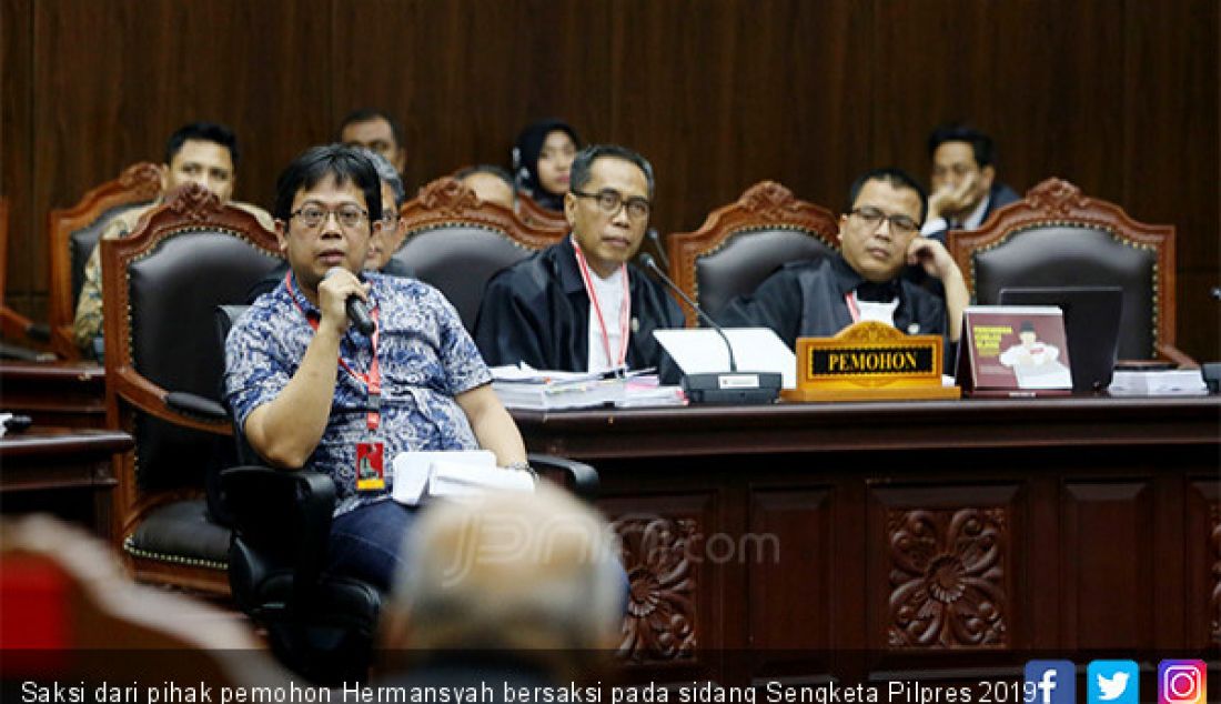 Saksi dari pihak pemohon Hermansyah bersaksi pada sidang Sengketa Pilpres 2019 di Mahkamah Konstitusi, Jakarta, Rabu (19/6). - JPNN.com