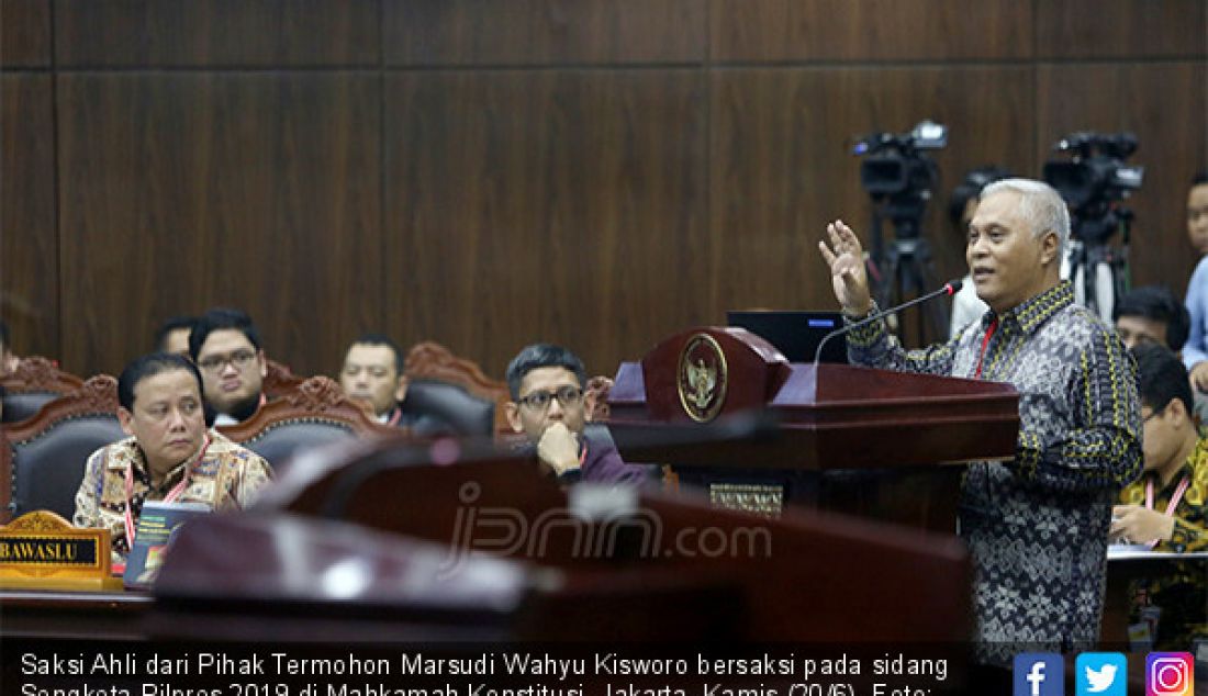 Saksi Ahli dari Pihak Termohon Marsudi Wahyu Kisworo bersaksi pada sidang Sengketa Pilpres 2019 di Mahkamah Konstitusi, Jakarta, Kamis (20/6). - JPNN.com