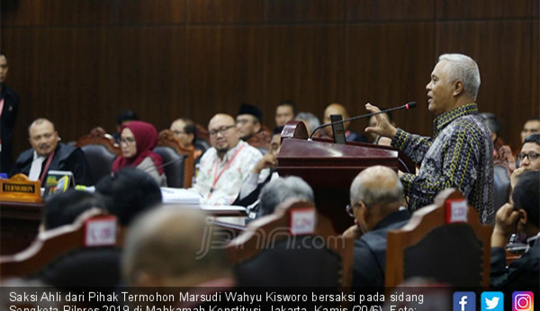 Saksi Ahli dari Pihak Termohon Marsudi Wahyu Kisworo bersaksi pada sidang Sengketa Pilpres 2019 di Mahkamah Konstitusi, Jakarta, Kamis (20/6). - JPNN.com