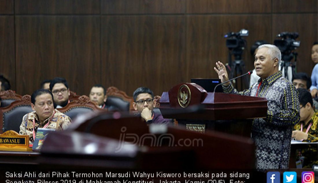 Saksi Ahli dari Pihak Termohon Marsudi Wahyu Kisworo bersaksi pada sidang Sengketa Pilpres 2019 di Mahkamah Konstitusi, Jakarta, Kamis (20/6). - JPNN.com