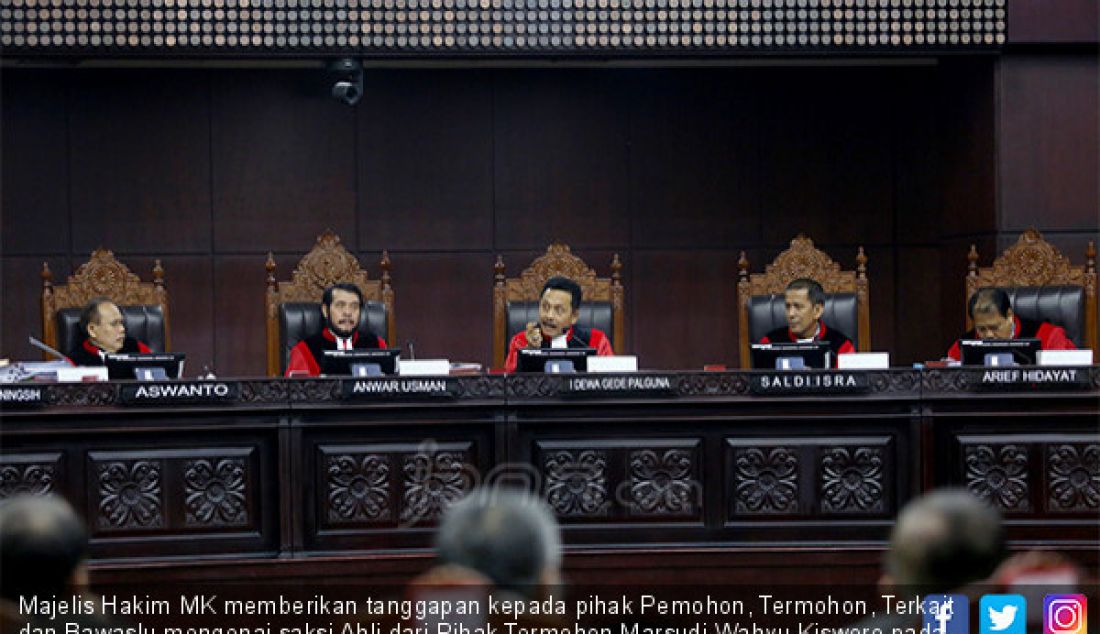 Majelis Hakim MK memberikan tanggapan kepada pihak Pemohon, Termohon, Terkait dan Bawaslu mengenai saksi Ahli dari Pihak Termohon Marsudi Wahyu Kisworo pada sidang Sengketa Pilpres 2019, Jakarta, Kamis (20/6). - JPNN.com