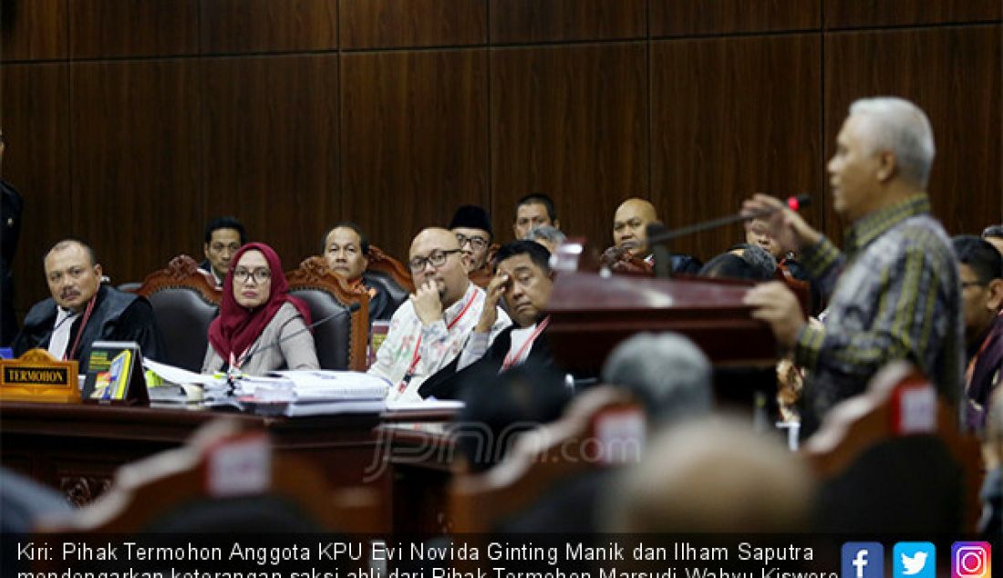 Kiri: Pihak Termohon Anggota KPU Evi Novida Ginting Manik dan Ilham Saputra mendengarkan keterangan saksi ahli dari Pihak Termohon Marsudi Wahyu Kisworo bersaksi pada sidang Sengketa Pilpres 2019, Jakarta, Kamis (20/6). - JPNN.com