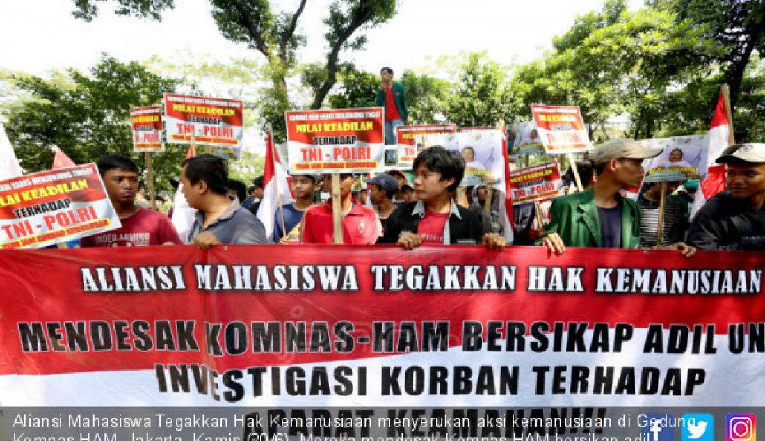 Aliansi Mahasiswa Tegakkan Hak Kemanusiaan menyerukan aksi kemanusiaan di Gedung Komnas HAM, Jakarta, Kamis (20/6). Mereka mendesak Komnas HAM bersikap adil untuk investigasi korban terhadap aparat keamanan. - JPNN.com