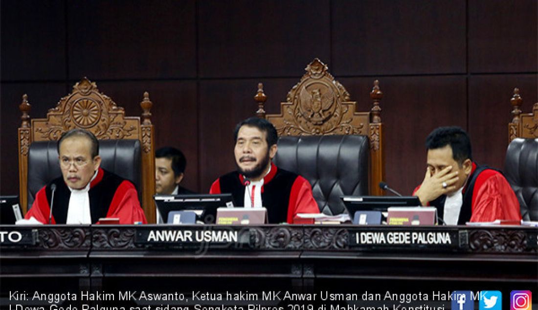 Kiri: Anggota Hakim MK Aswanto, Ketua hakim MK Anwar Usman dan Anggota Hakim MK I Dewa Gede Palguna saat sidang Sengketa Pilpres 2019 di Mahkamah Konstitusi, Jakarta, Rabu (19/6). - JPNN.com