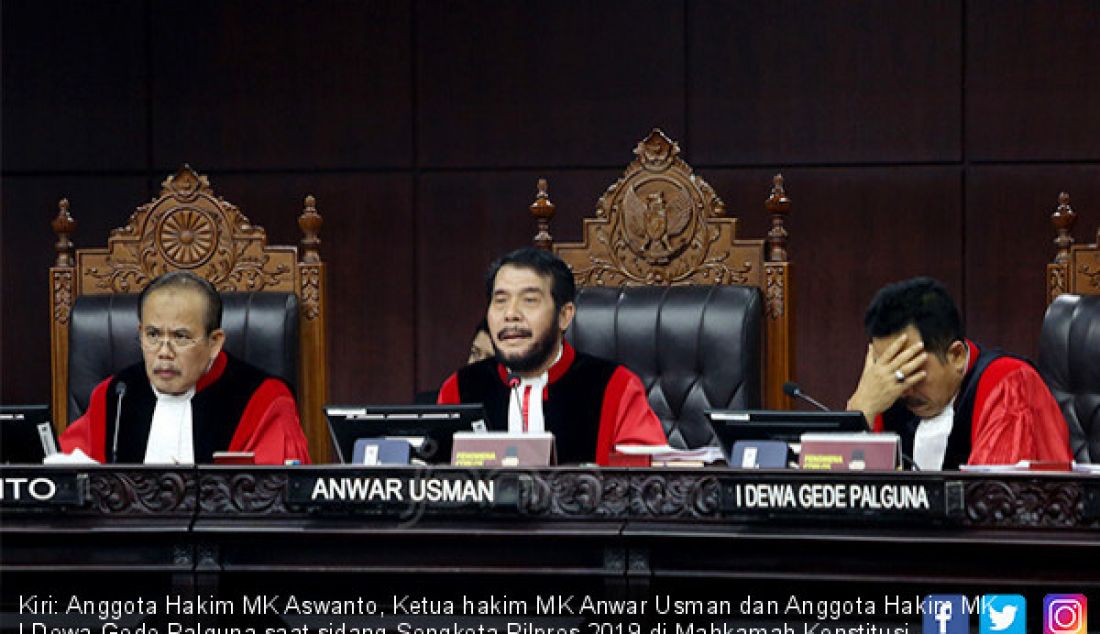 Kiri: Anggota Hakim MK Aswanto, Ketua hakim MK Anwar Usman dan Anggota Hakim MK I Dewa Gede Palguna saat sidang Sengketa Pilpres 2019 di Mahkamah Konstitusi, Jakarta, Rabu (19/6). - JPNN.com