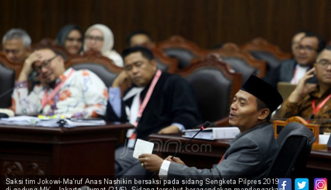 Saksi tim Jokowi-Ma'ruf Anas Nashikin bersaksi pada sidang Sengketa Pilpres 2019 di gedung MK , Jakarta, Jumat (21/6). Sidang tersebut beragendakan mendengarkan keterangan saksi dan ahli dari pihak terkait. - JPNN.com