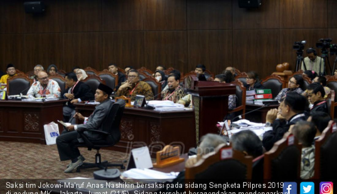 Saksi tim Jokowi-Ma'ruf Anas Nashikin bersaksi pada sidang Sengketa Pilpres 2019 di gedung MK , Jakarta, Jumat (21/6). Sidang tersebut beragendakan mendengarkan keterangan saksi dan ahli dari pihak terkait. - JPNN.com