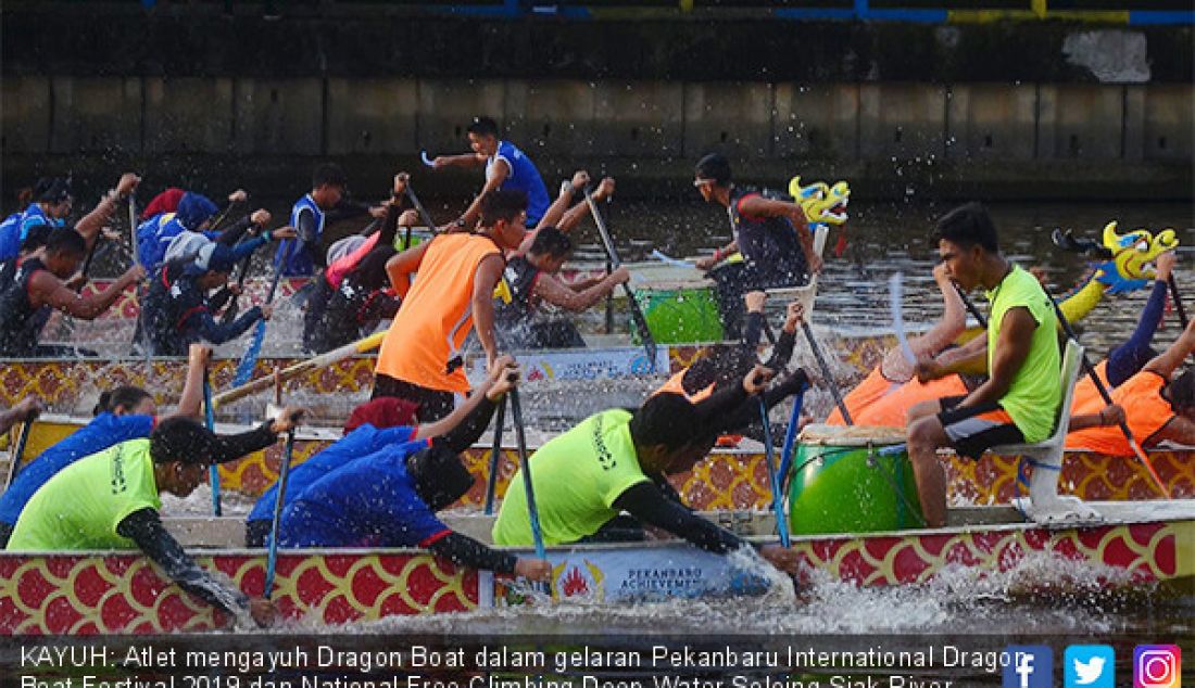KAYUH: Atlet mengayuh Dragon Boat dalam gelaran Pekanbaru International Dragon Boat Festival 2019 dan National Free Climbing Deep Water Soloing Siak River Competition 2019 di Rumah Tuan Kadi, Pekanbaru, Sabtu (22/6). - JPNN.com