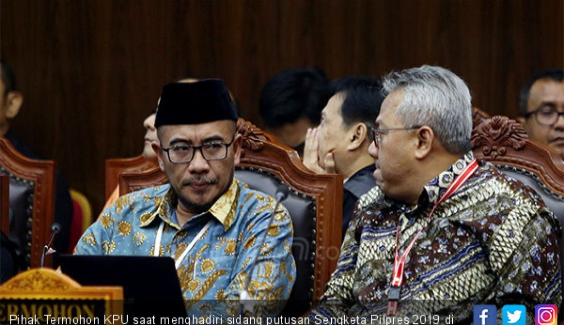 Pihak Termohon KPU saat menghadiri sidang putusan Sengketa Pilpres 2019 di Gedung MK, Jakarta, Kamis (27/6). - JPNN.com