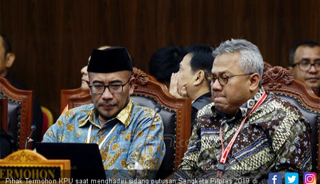 Pihak Termohon KPU saat menghadiri sidang putusan Sengketa Pilpres 2019 di Gedung MK, Jakarta, Kamis (27/6). - JPNN.com