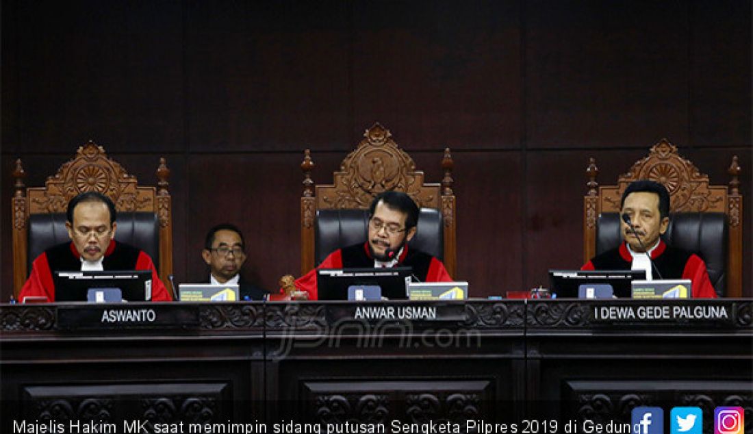 Majelis Hakim MK saat memimpin sidang putusan Sengketa Pilpres 2019 di Gedung MK, Jakarta, Kamis (27/6). - JPNN.com