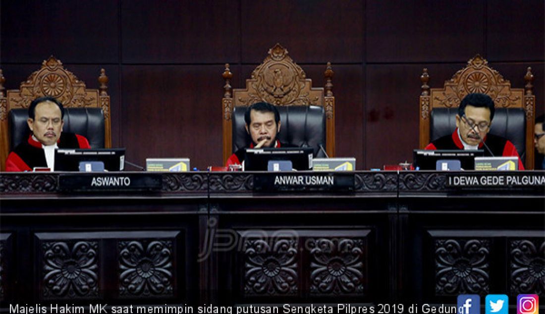 Majelis Hakim MK saat memimpin sidang putusan Sengketa Pilpres 2019 di Gedung MK, Jakarta, Kamis (27/6). - JPNN.com