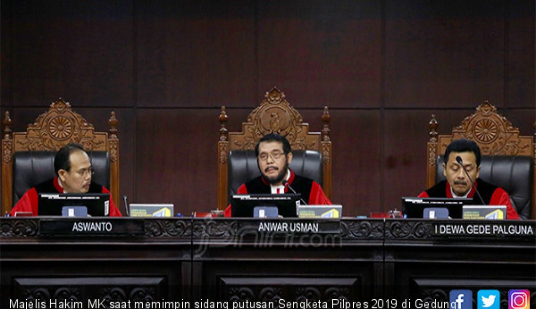 Majelis Hakim MK saat memimpin sidang putusan Sengketa Pilpres 2019 di Gedung MK, Jakarta, Kamis (27/6). - JPNN.com