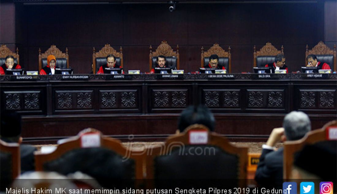 Majelis Hakim MK saat memimpin sidang putusan Sengketa Pilpres 2019 di Gedung MK, Jakarta, Kamis (27/6). - JPNN.com