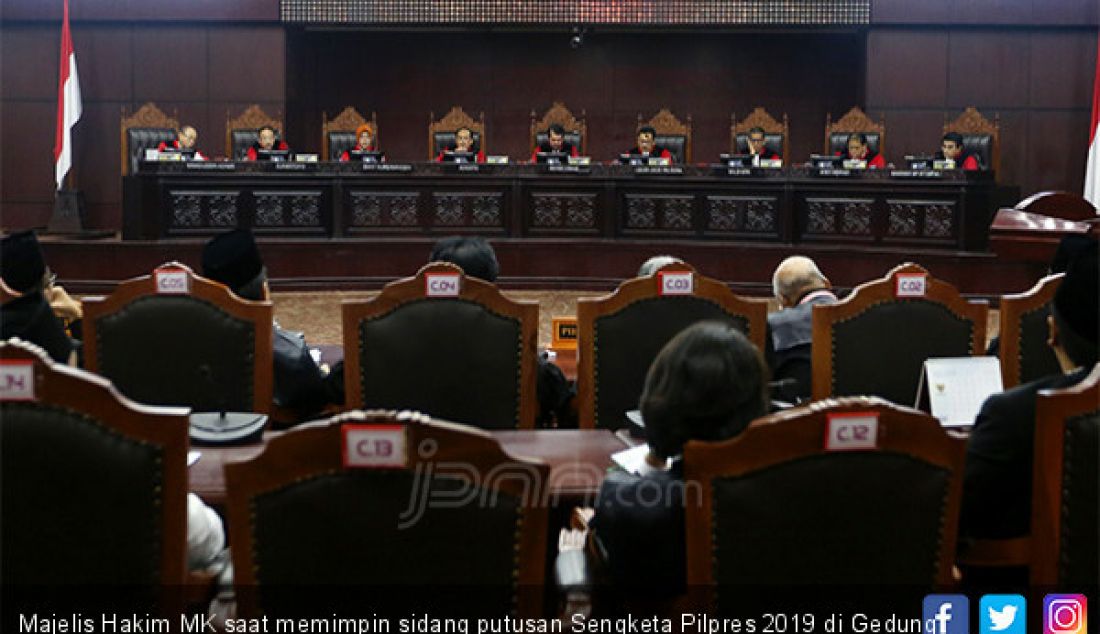 Majelis Hakim MK saat memimpin sidang putusan Sengketa Pilpres 2019 di Gedung MK, Jakarta, Kamis (27/6). - JPNN.com