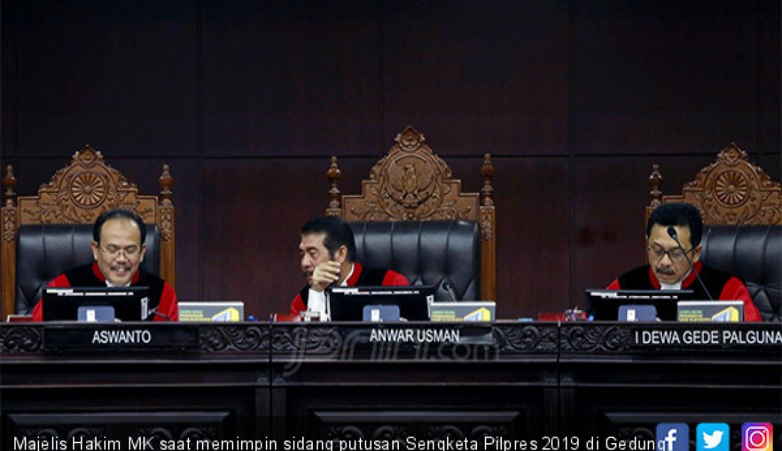 Majelis Hakim MK saat memimpin sidang putusan Sengketa Pilpres 2019 di Gedung MK, Jakarta, Kamis (27/6). - JPNN.com