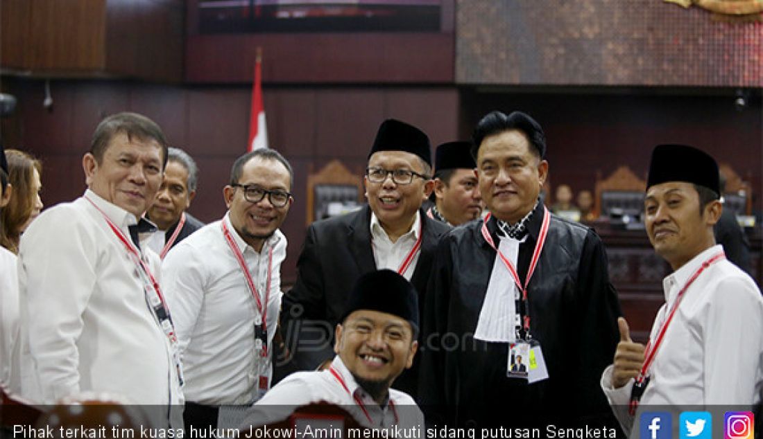 Pihak terkait tim kuasa hukum Jokowi-Amin mengikuti sidang putusan Sengketa Pilpres 2019 di Gedung MK, Jakarta, Kamis (27/6). - JPNN.com