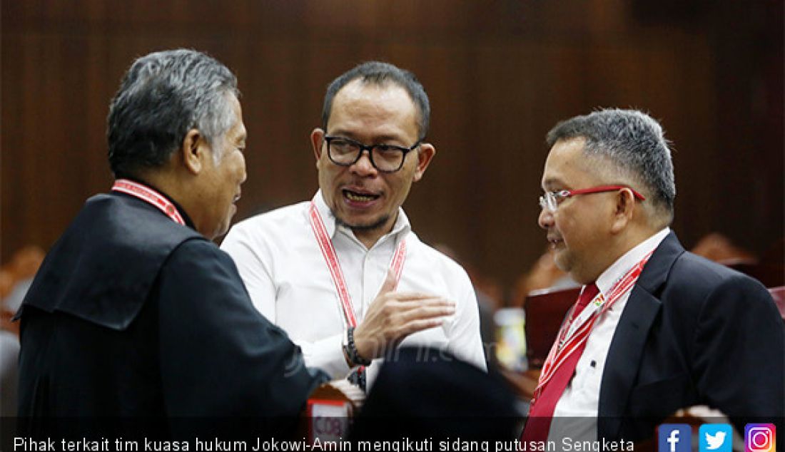 Pihak terkait tim kuasa hukum Jokowi-Amin mengikuti sidang putusan Sengketa Pilpres 2019 di Gedung MK, Jakarta, Kamis (27/6). - JPNN.com