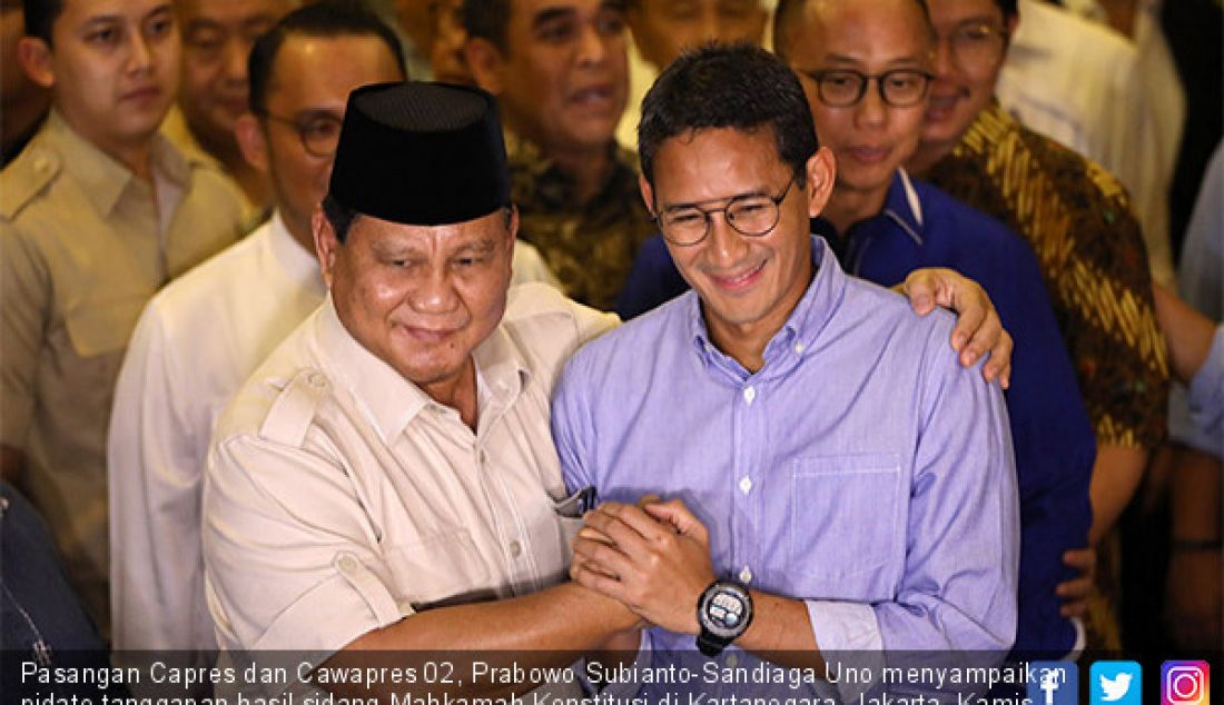 Pasangan Capres dan Cawapres 02, Prabowo Subianto-Sandiaga Uno menyampaikan pidato tanggapan hasil sidang Mahkamah Konstitusi di Kartanegara, Jakarta, Kamis (27/6). - JPNN.com