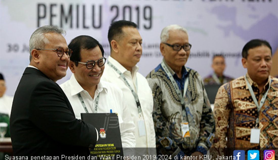 Suasana penetapan Presiden dan Wakil Presiden 2019-2024 di kantor KPU, Jakarta, Minggu (30/6). - JPNN.com