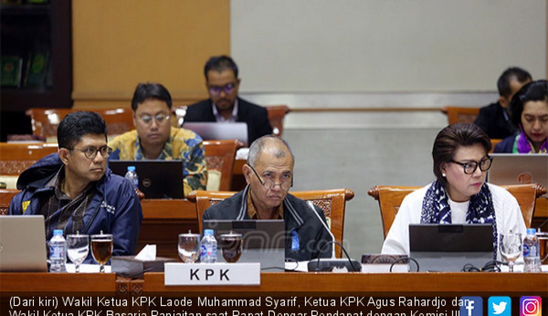 (Dari kiri) Wakil Ketua KPK Laode Muhammad Syarif, Ketua KPK Agus Rahardjo dan Wakil Ketua KPK Basaria Panjaitan saat Rapat Dengar Pendapat dengan Komisi III DPR, Jakarta, Senin (1/7). - JPNN.com