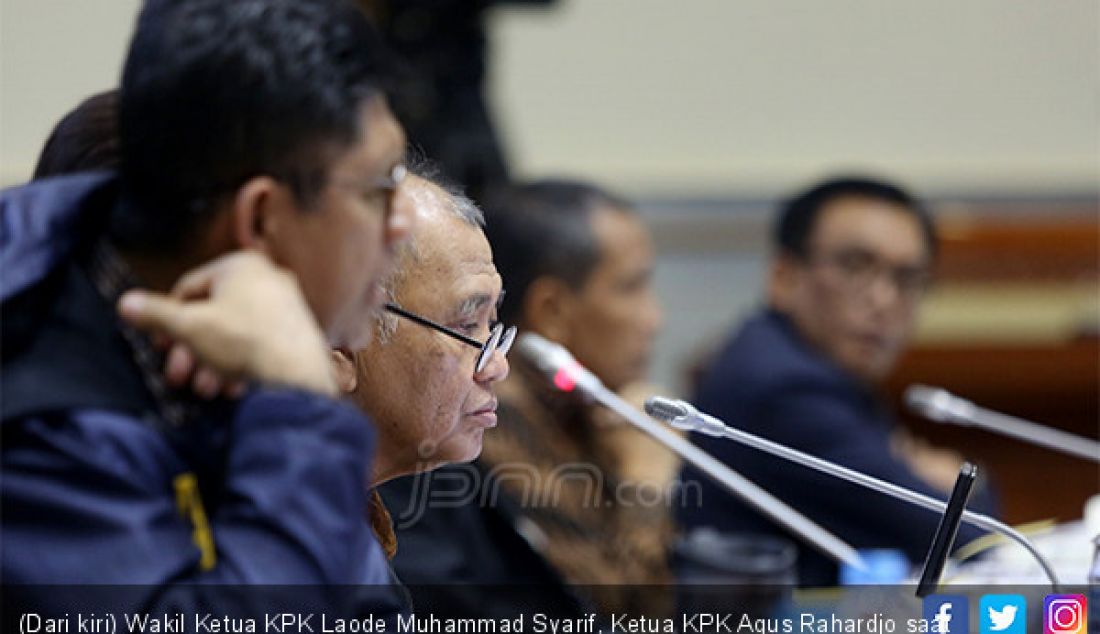 (Dari kiri) Wakil Ketua KPK Laode Muhammad Syarif, Ketua KPK Agus Rahardjo saat Rapat Dengar Pendapat dengan Komisi III DPR, Jakarta, Senin (1/7). - JPNN.com