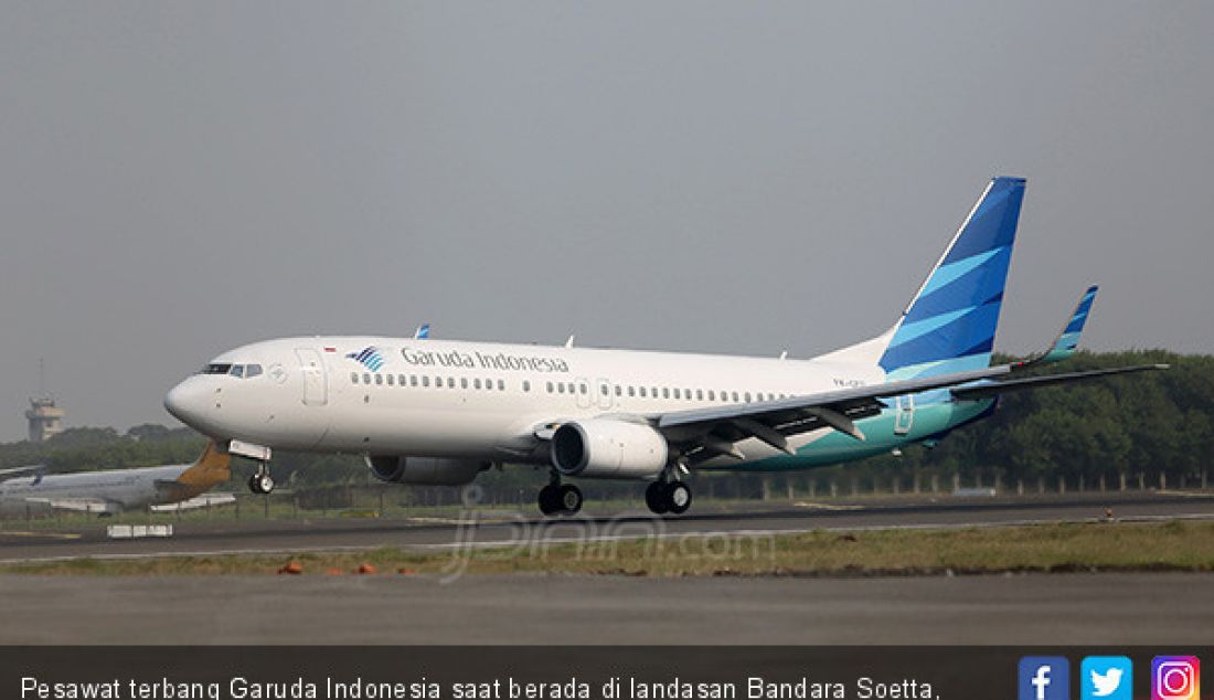 Pesawat terbang Garuda Indonesia saat berada di landasan Bandara Soetta, Tangerang, Banten. - JPNN.com