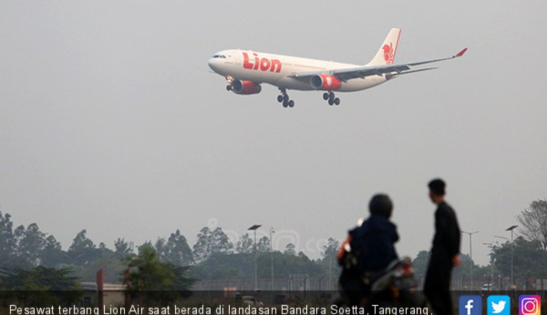 Pesawat terbang Lion Air saat berada di landasan Bandara Soetta, Tangerang, Banten. - JPNN.com